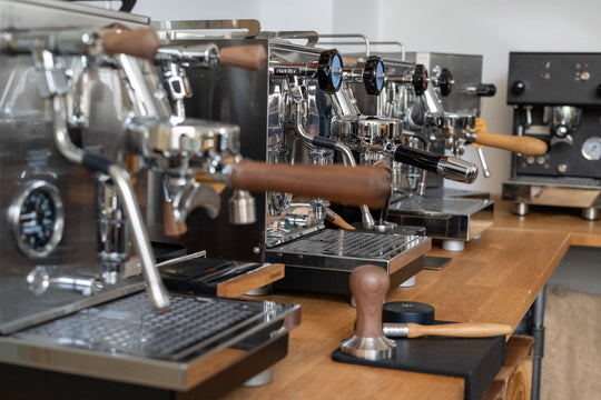 So reinigst du deine Espressomaschine & Mühle richtig – 7 Tipps für besseren Kaffeegeschmack